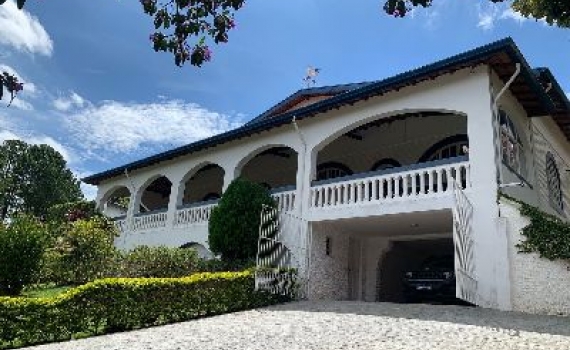 Casa a venda em Serra Negra SP