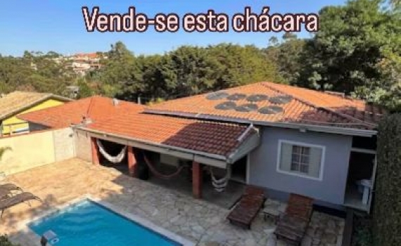 Vende-se chácara em Serra Negra 