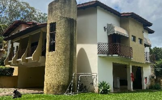 Casa com piscina 