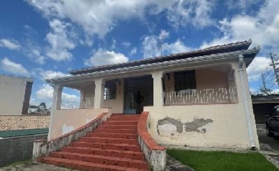 Vende-se casa em Serra Negra 