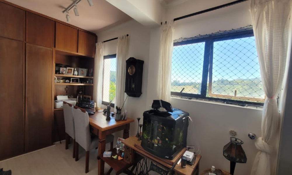 Apartamento de três dormitórios 