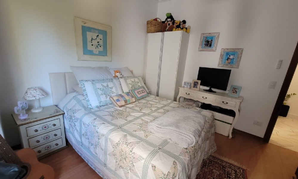 Apartamento de três dormitórios 