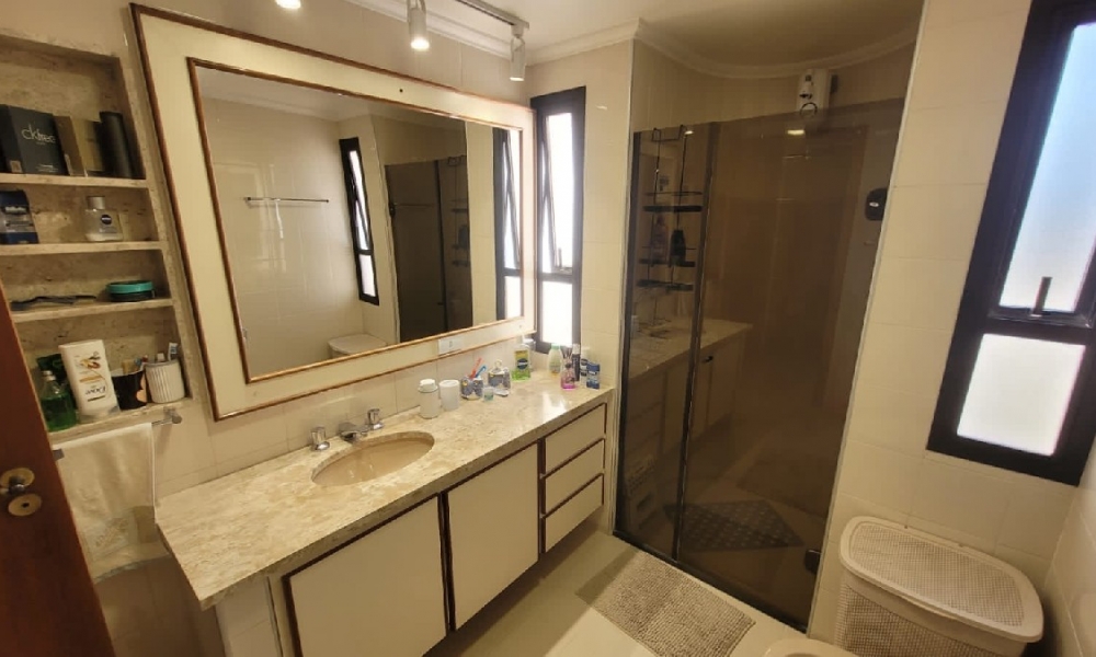 Apartamento de três dormitórios 