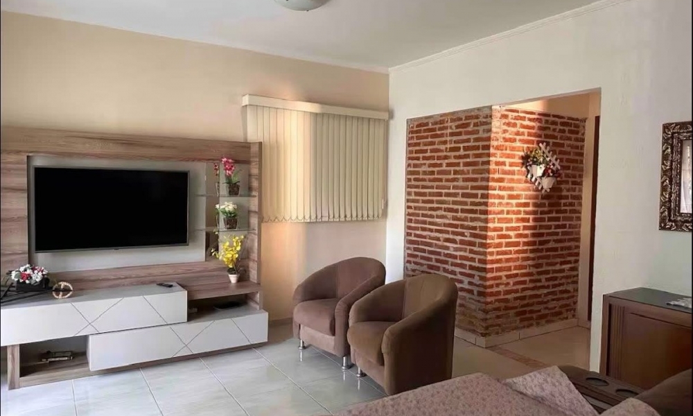 Vende-se chácara em Serra Negra 