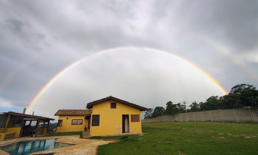 Vende-se chácara em Serra Negra 