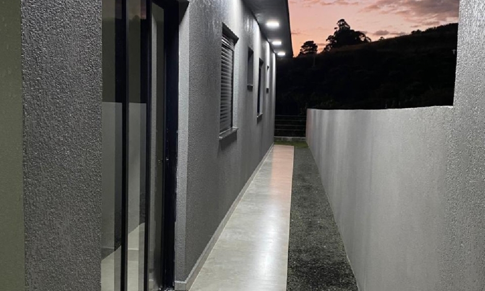 Casa nova a venda em Serra Negra