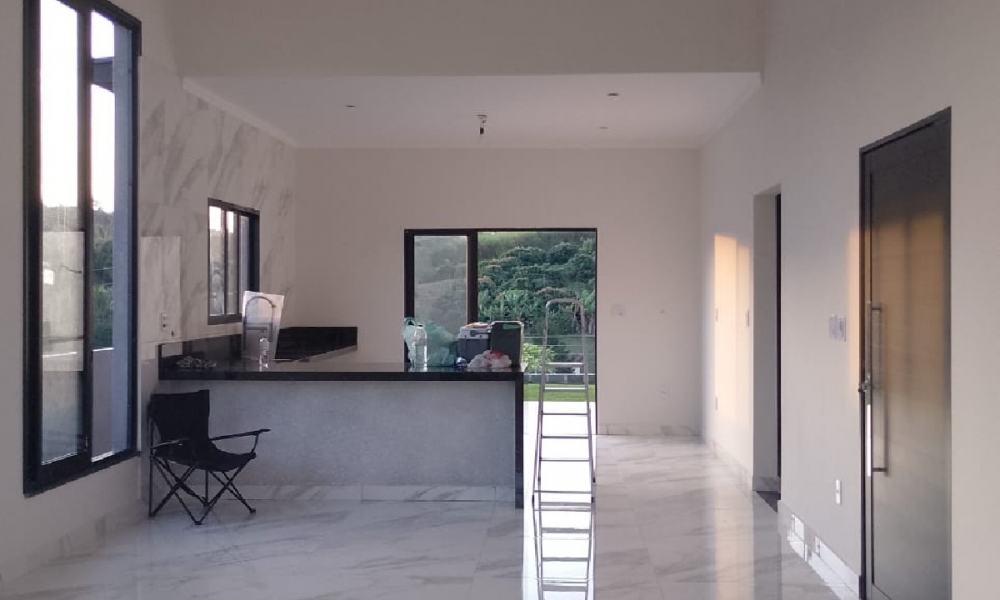 Casa nova a venda em Serra Negra