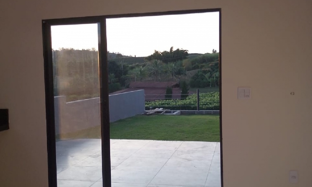 Casa nova a venda em Serra Negra