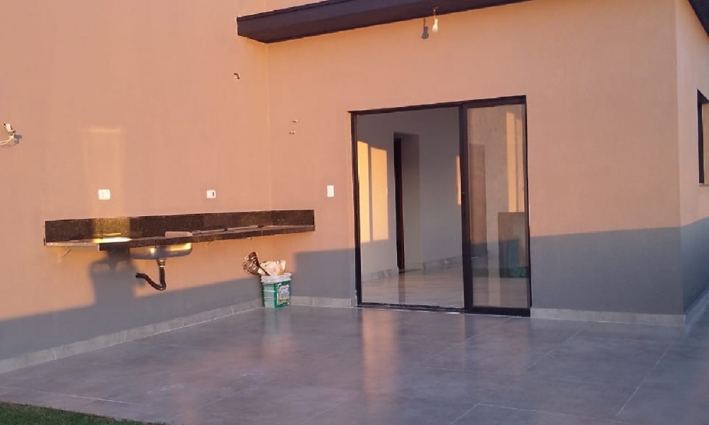 Casa nova a venda em Serra Negra