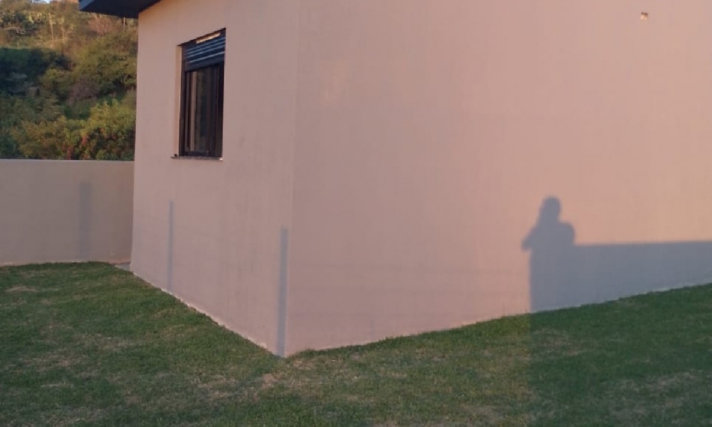 Casa nova a venda em Serra Negra