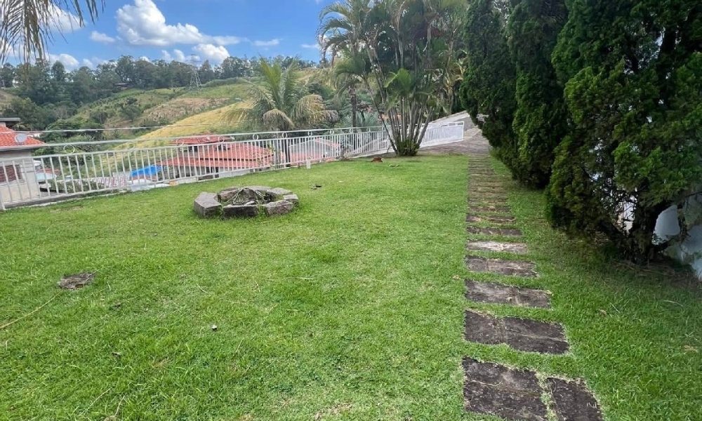 Aluga-se casa em Serra Negra 