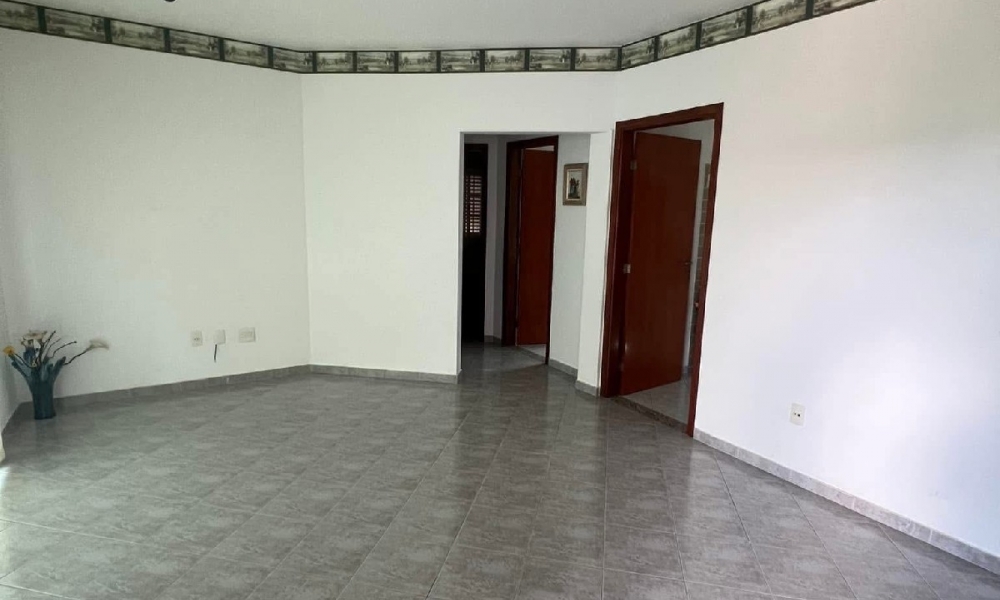 Aluga-se casa em Serra Negra 