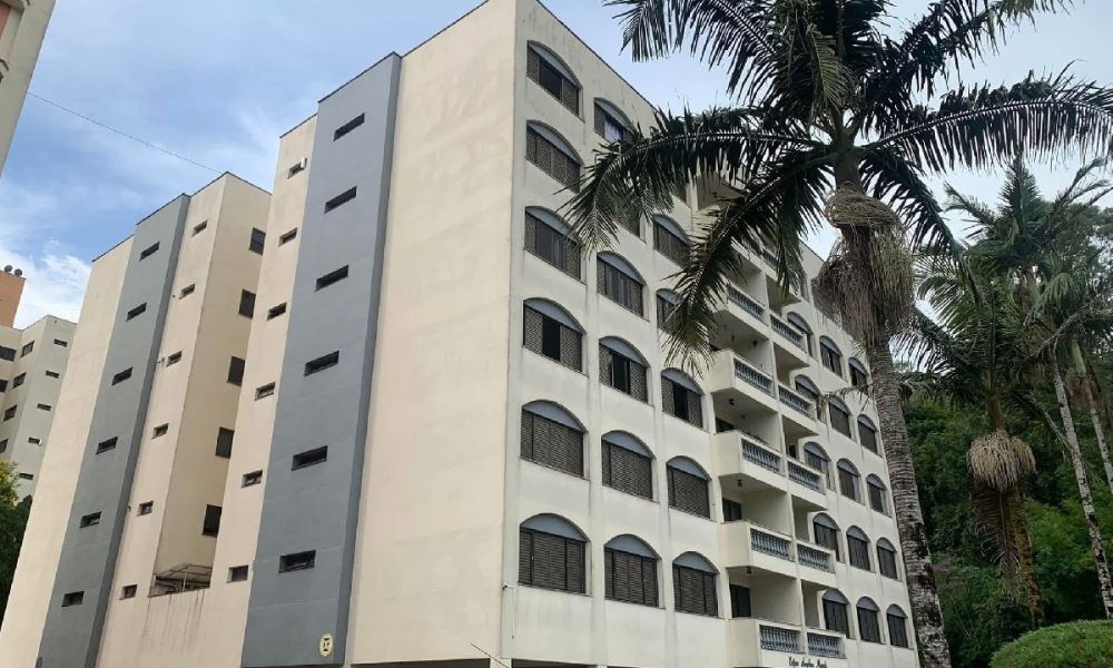 Apartamento de três dormitórios 