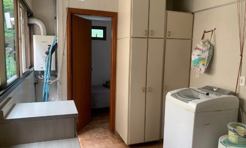 Apartamento de três dormitórios 