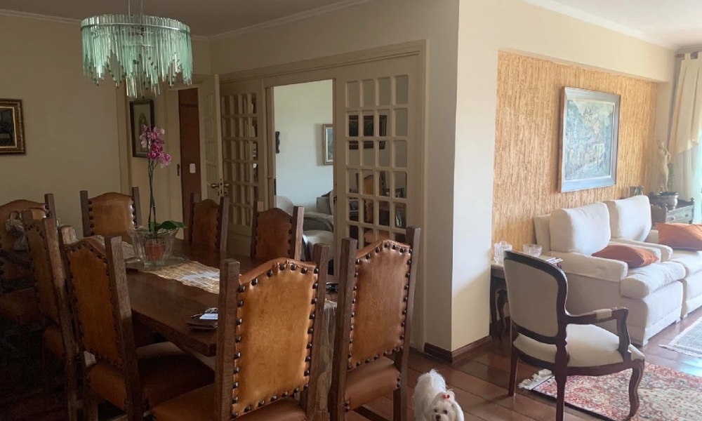 Apartamento de três dormitórios 