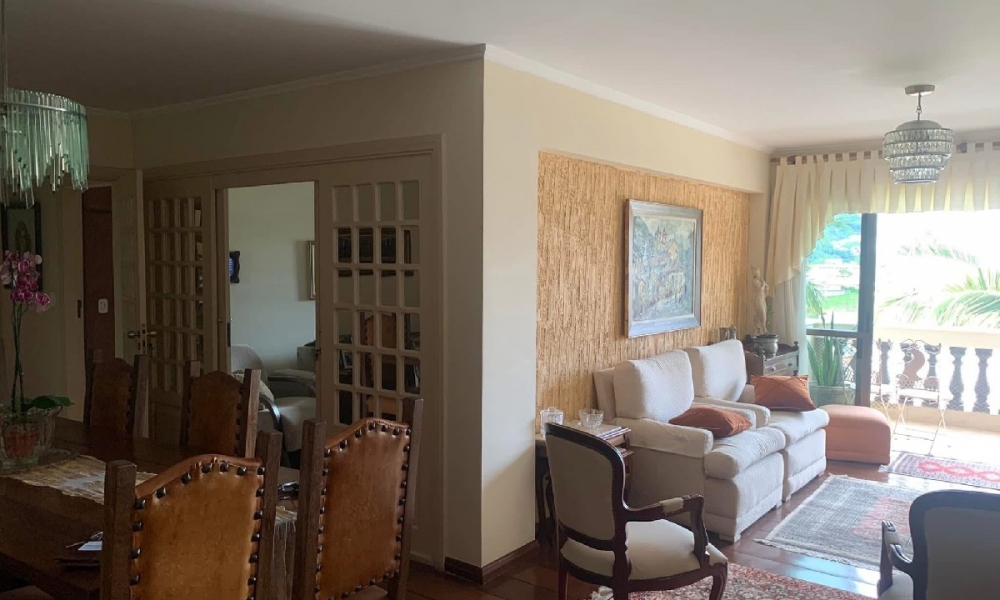 Apartamento de três dormitórios 