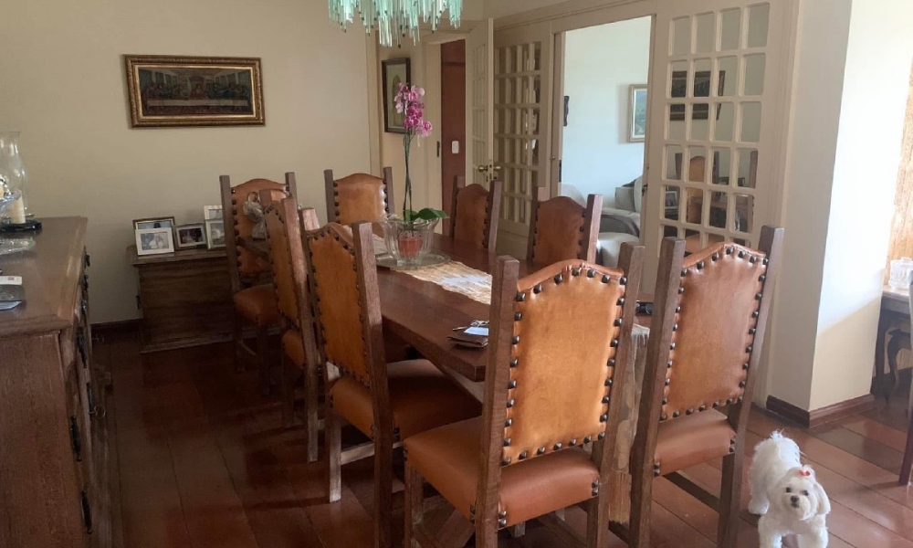 Apartamento de três dormitórios 