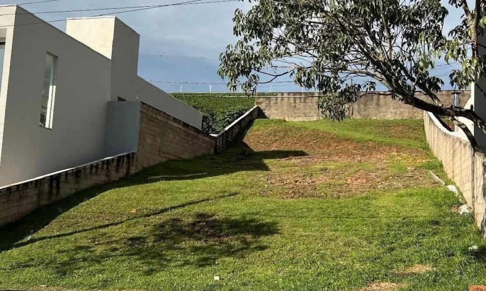 Vende-se terreno em Serra Negra - SP