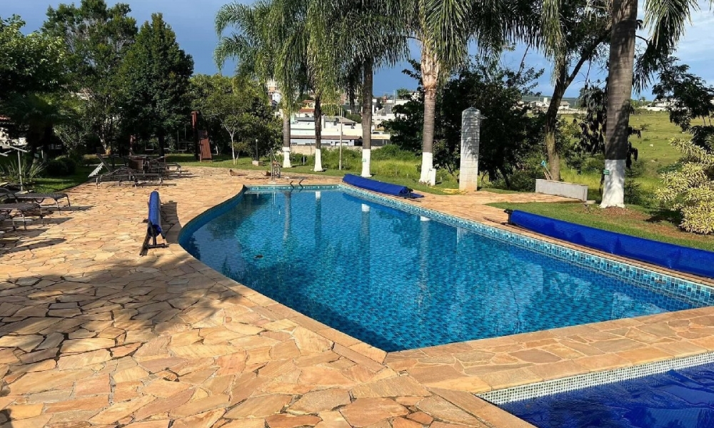 Vende-se terreno em Serra Negra - SP