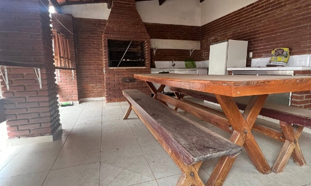 Casa no centro de Serra Negra SP