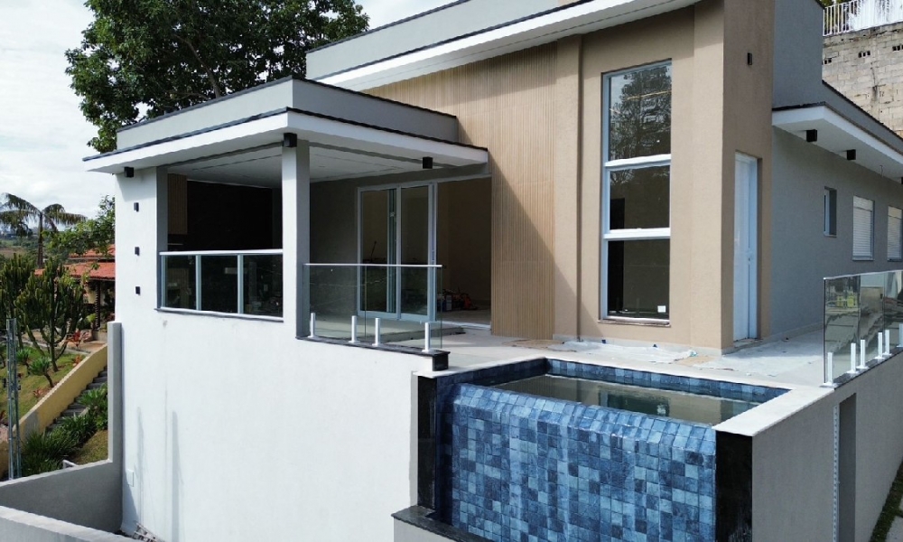 Casa com piscina 
