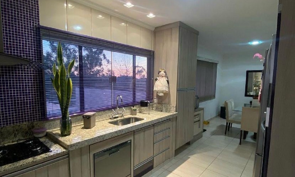 Vende-se casa com piscina 