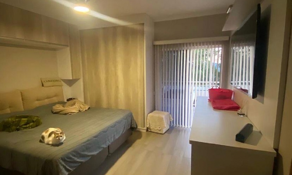 Vende-se casa com piscina 