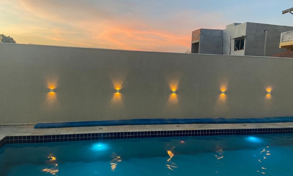 Vende-se casa com piscina 