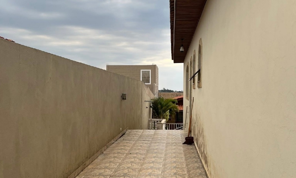 Vende-se casa em Serra Negra 