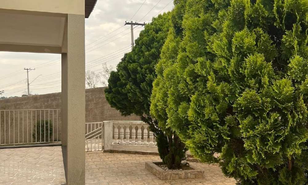 Vende-se casa em Serra Negra 