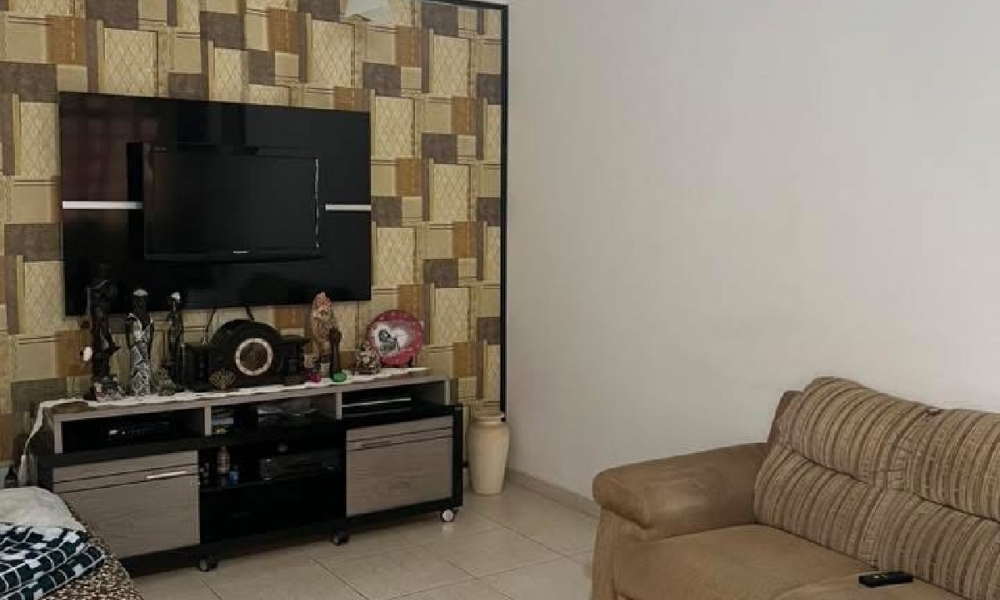 Vende-se casa em Serra Negra 