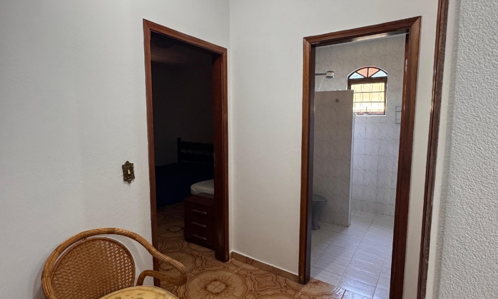 Vende-se casa com piscina 