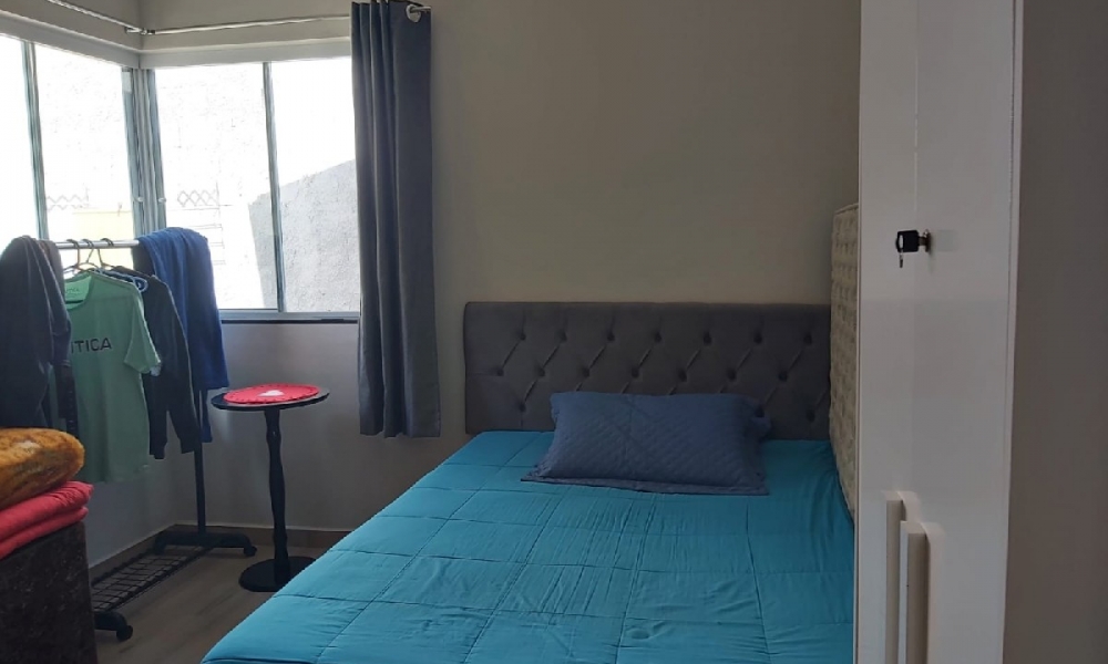 Vende-se casa com piscina 