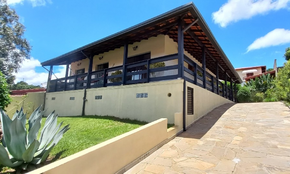 Casa a venda em Serra Negra