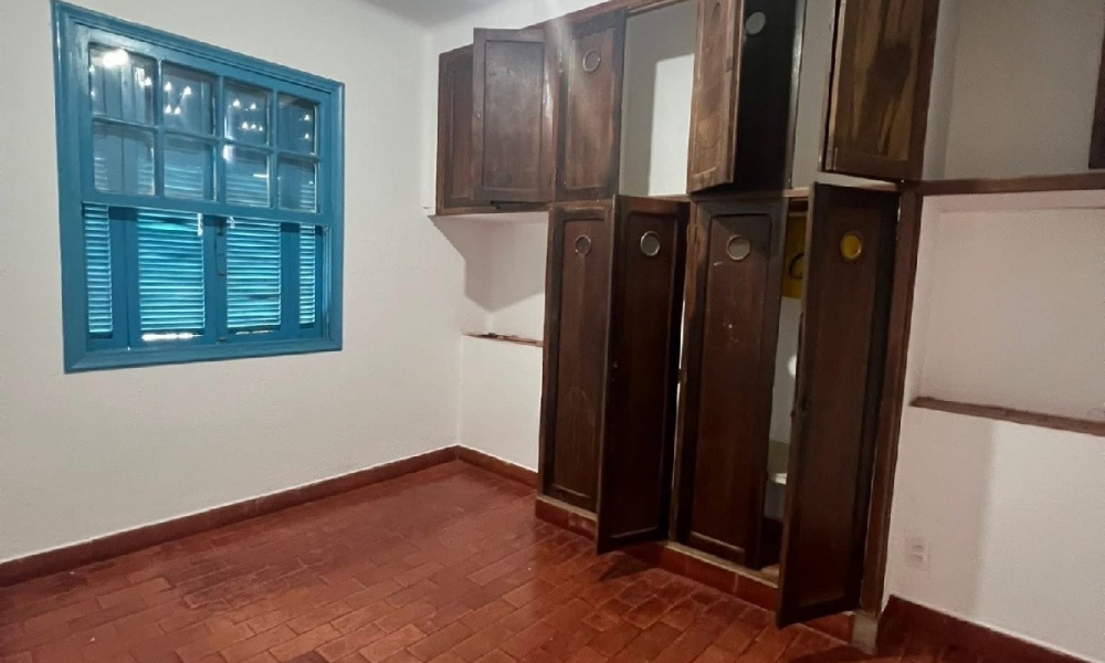 Vende-se casa em Serra Negra 
