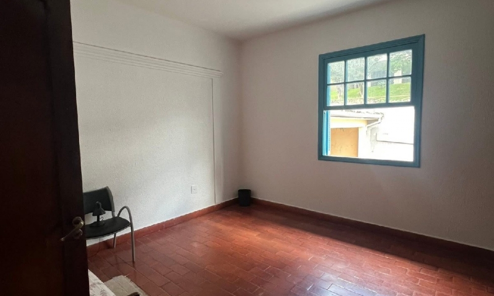 Vende-se casa em Serra Negra 