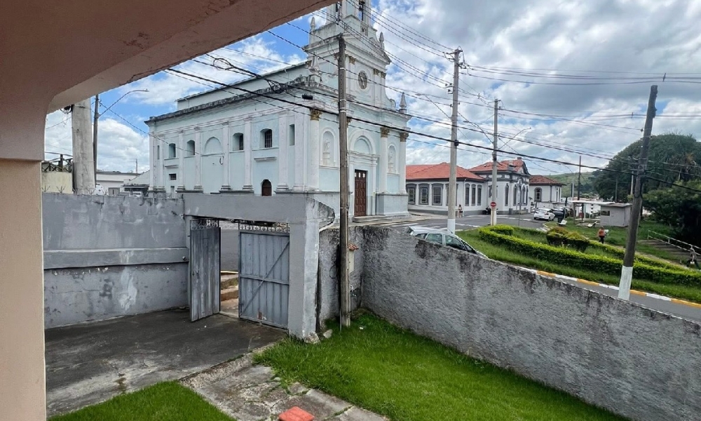 Vende-se casa em Serra Negra 