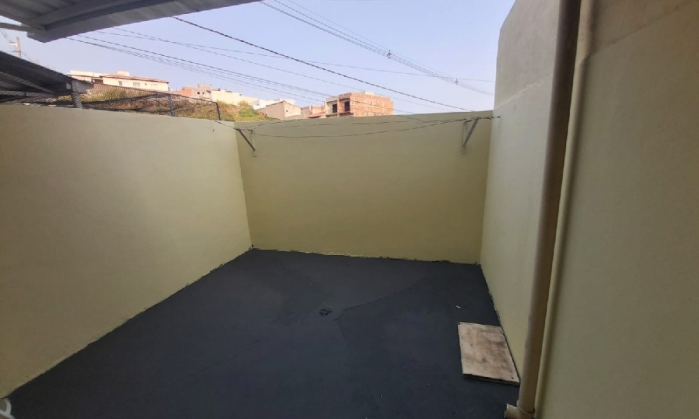  Vende-se sobrado de dois dormitórios 