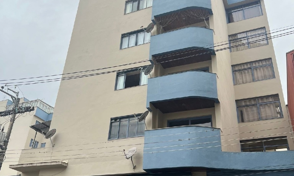 Vende-se apartamento de três dormitórios 