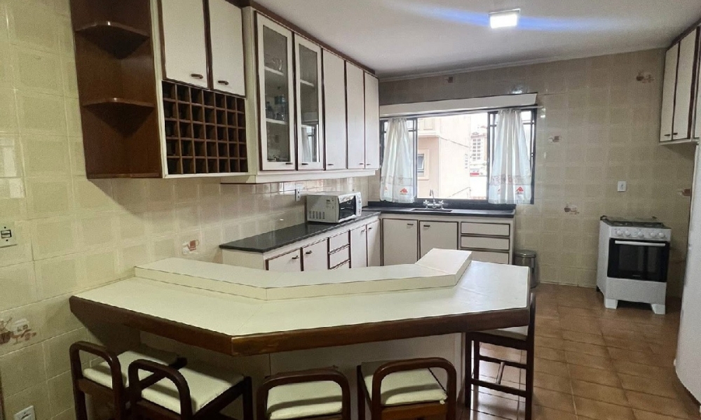 Vende-se apartamento de três dormitórios 