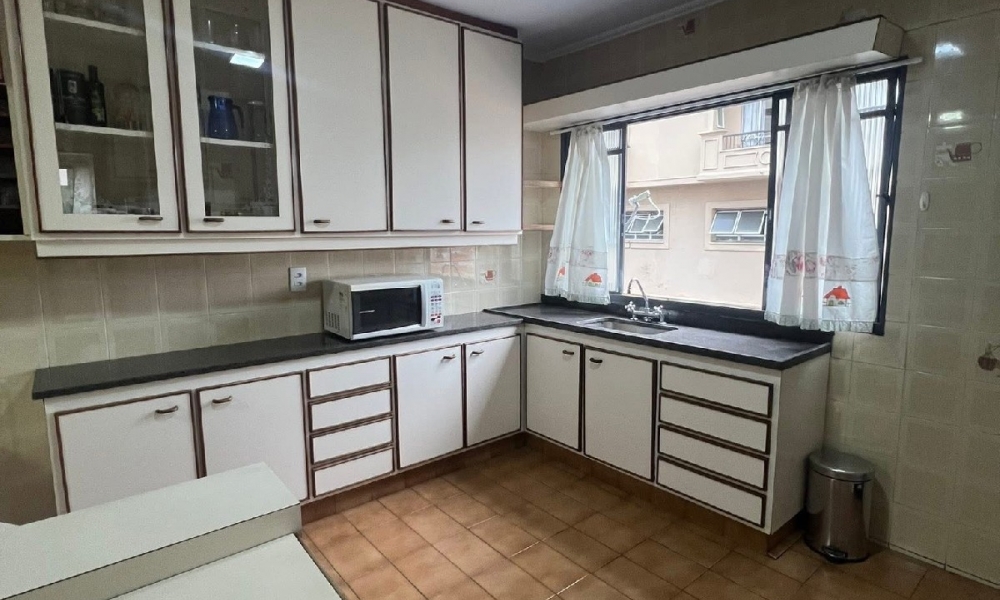 Vende-se apartamento de três dormitórios 