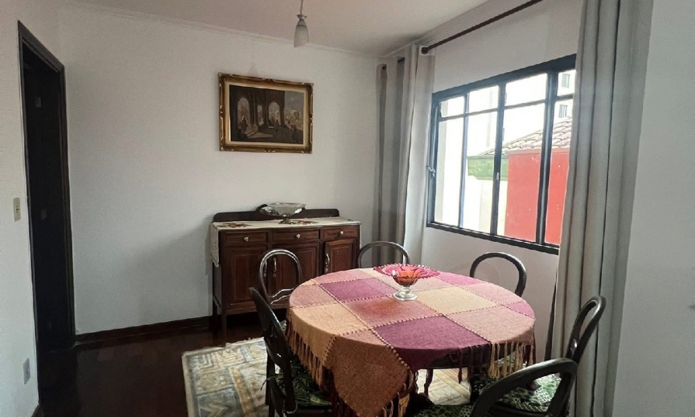 Vende-se apartamento de três dormitórios 