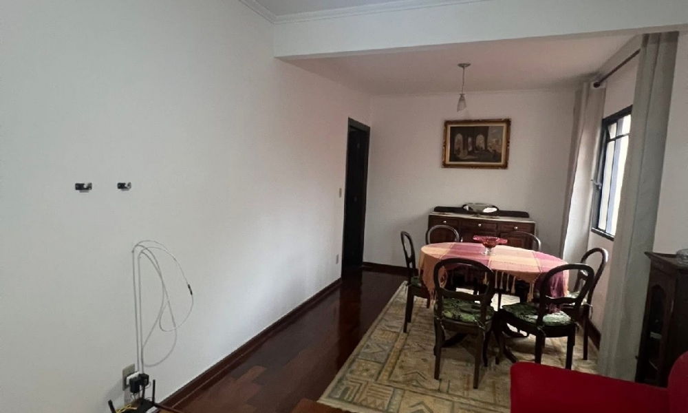 Vende-se apartamento de três dormitórios 