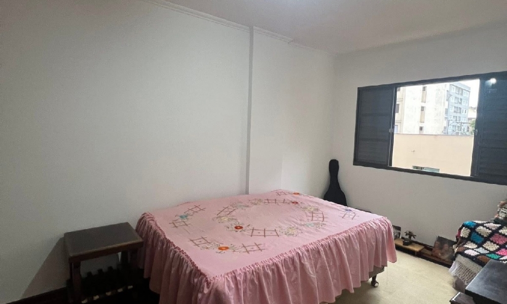Vende-se apartamento de três dormitórios 