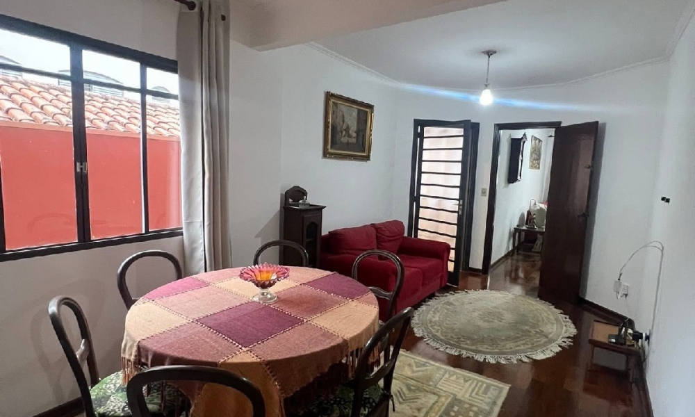 Vende-se apartamento de três dormitórios 