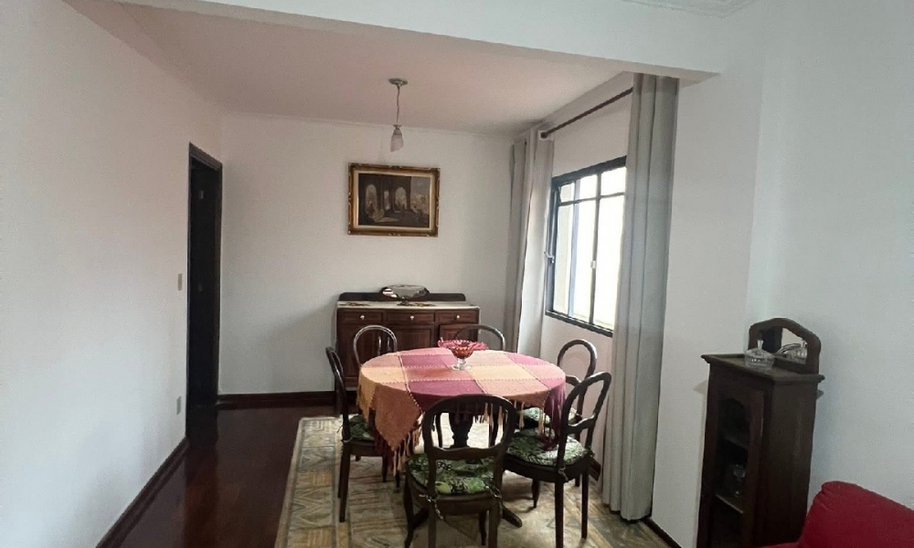 Vende-se apartamento de três dormitórios 