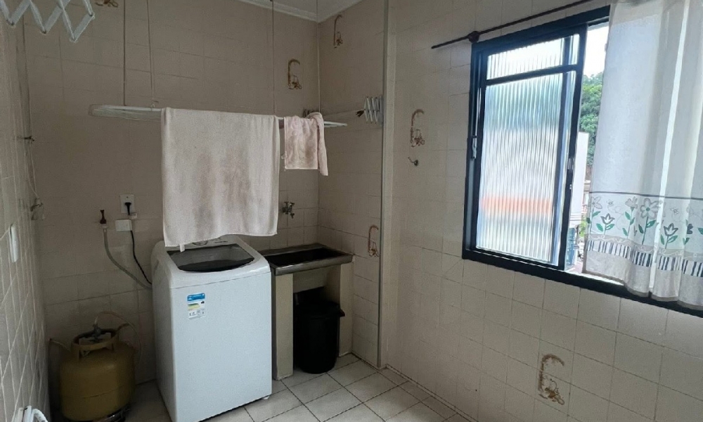 Vende-se apartamento de três dormitórios 