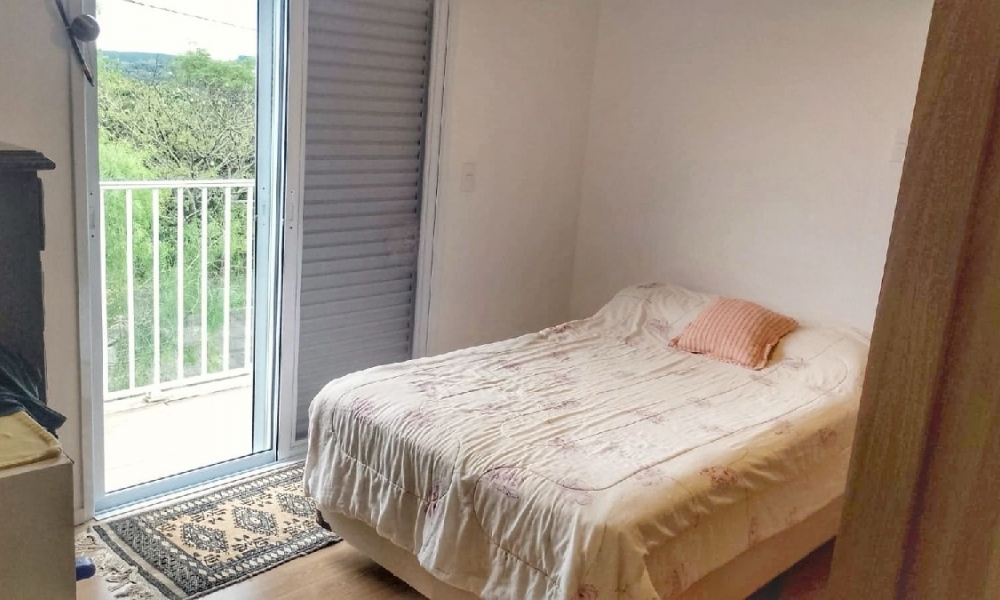 Vende-se casa em Serra Negra