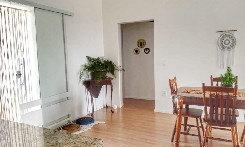 Vende-se casa em Serra Negra