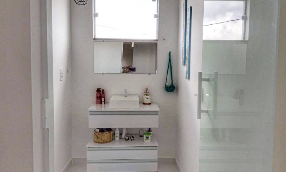 Vende-se casa em Serra Negra
